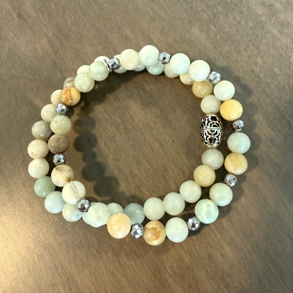 Elegant Beaded Bracelet Set with Silver Accents - Picture 2 of 4